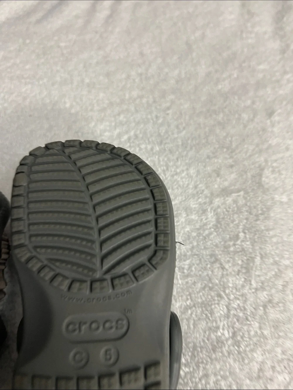 CROCS Kids Gray Slip-On Clogs with Frozen Character Charms (49)